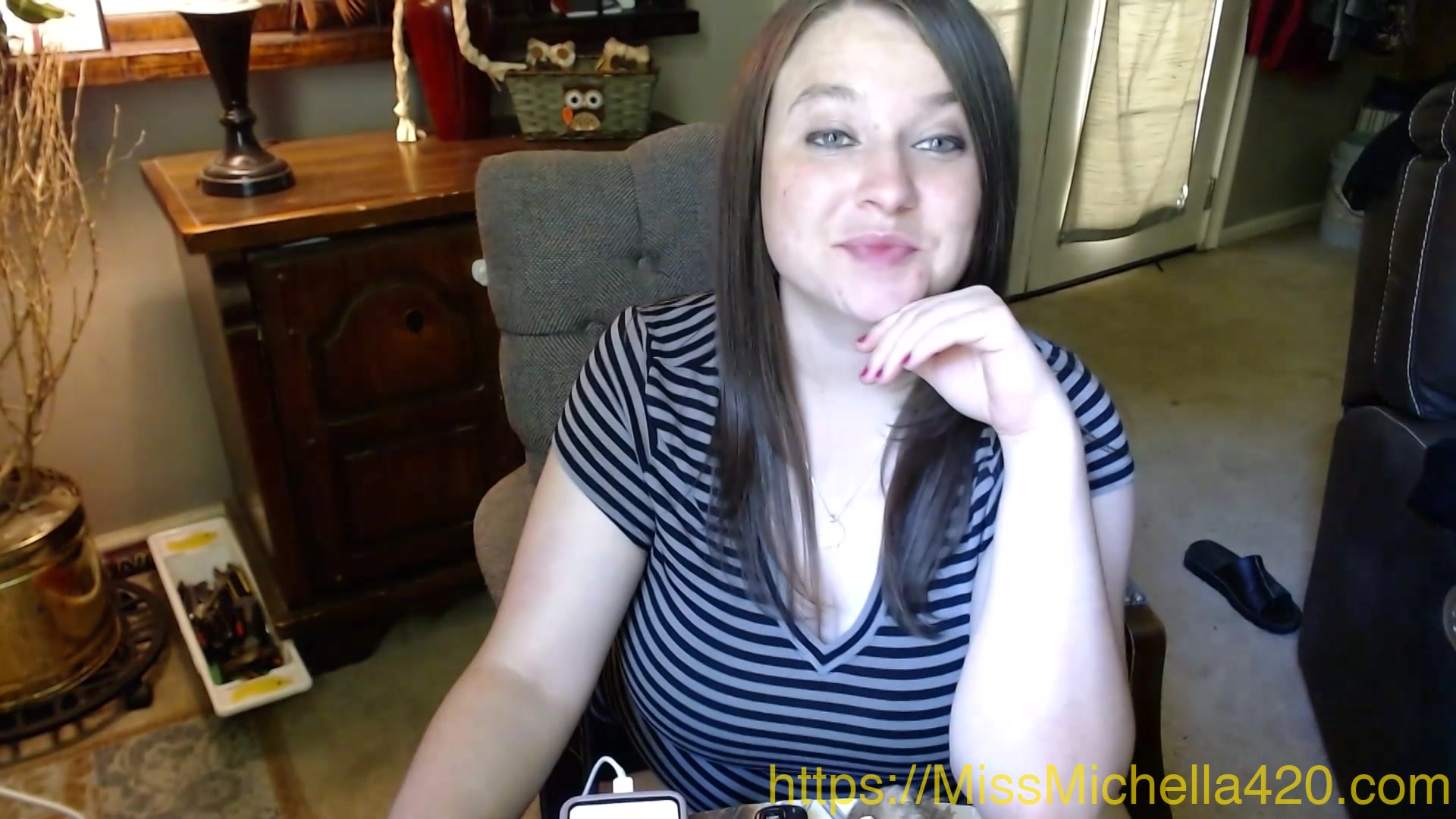 Mistress Loves Using Her Body To Make Sure That Her Beta Bitches Know That They Are Weak And Inferior To Her Always - Missmichella420