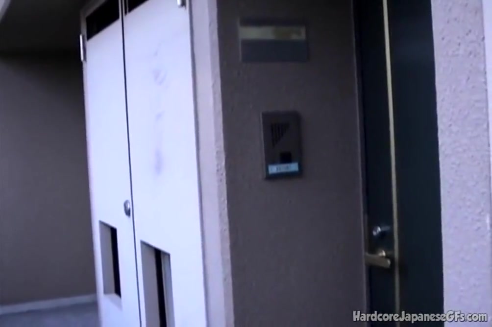 Asian Maid Pleasured In Hotel Room