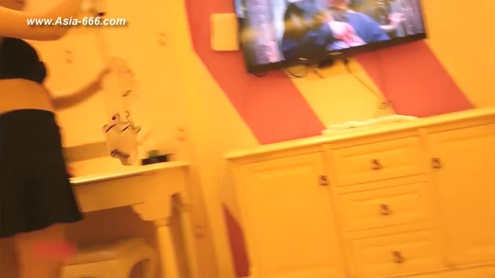 Chinese men enjoy erotic massage at senior club