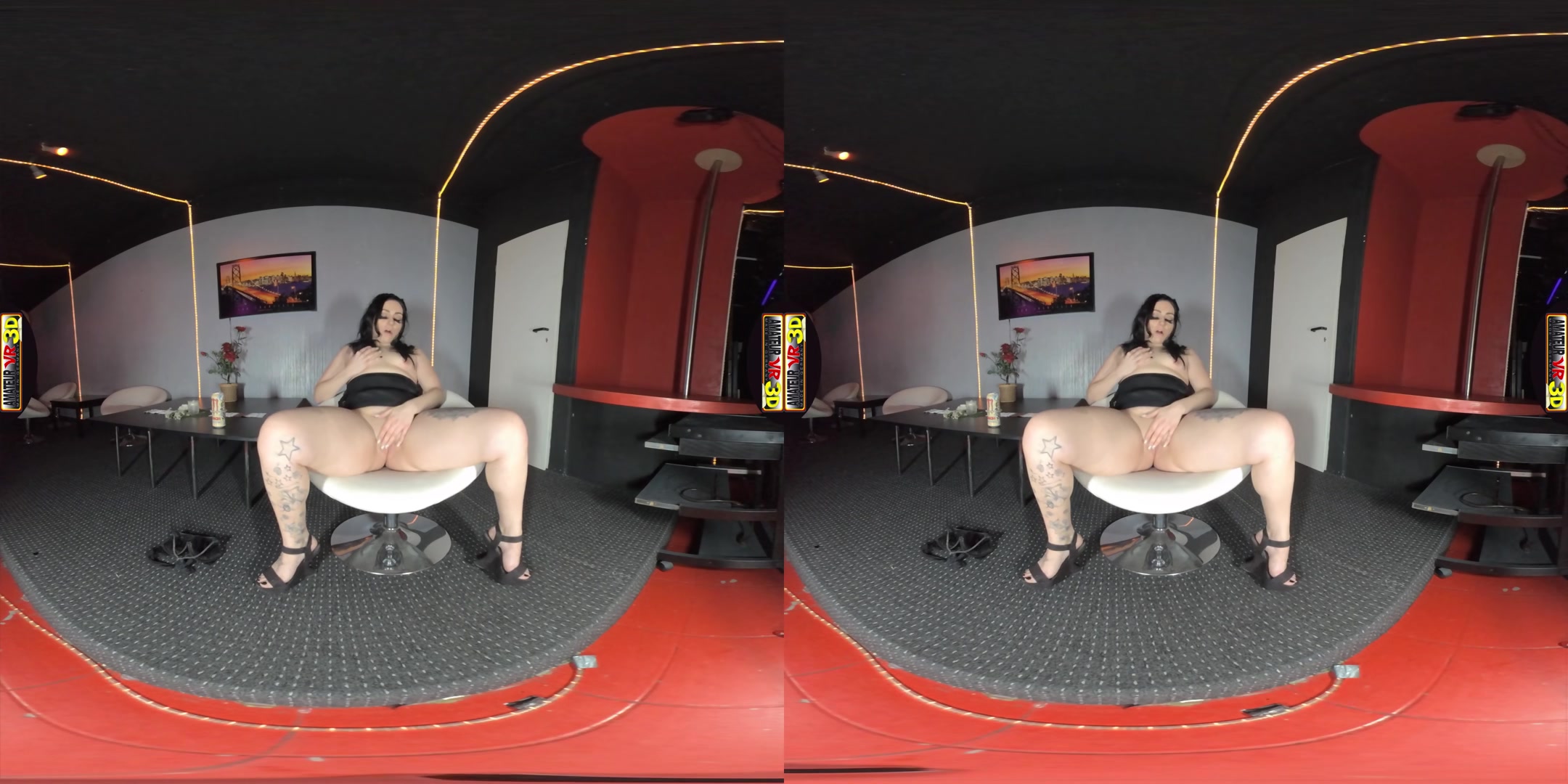 Lucy - Best Young Milf Around - AmateurVR3D