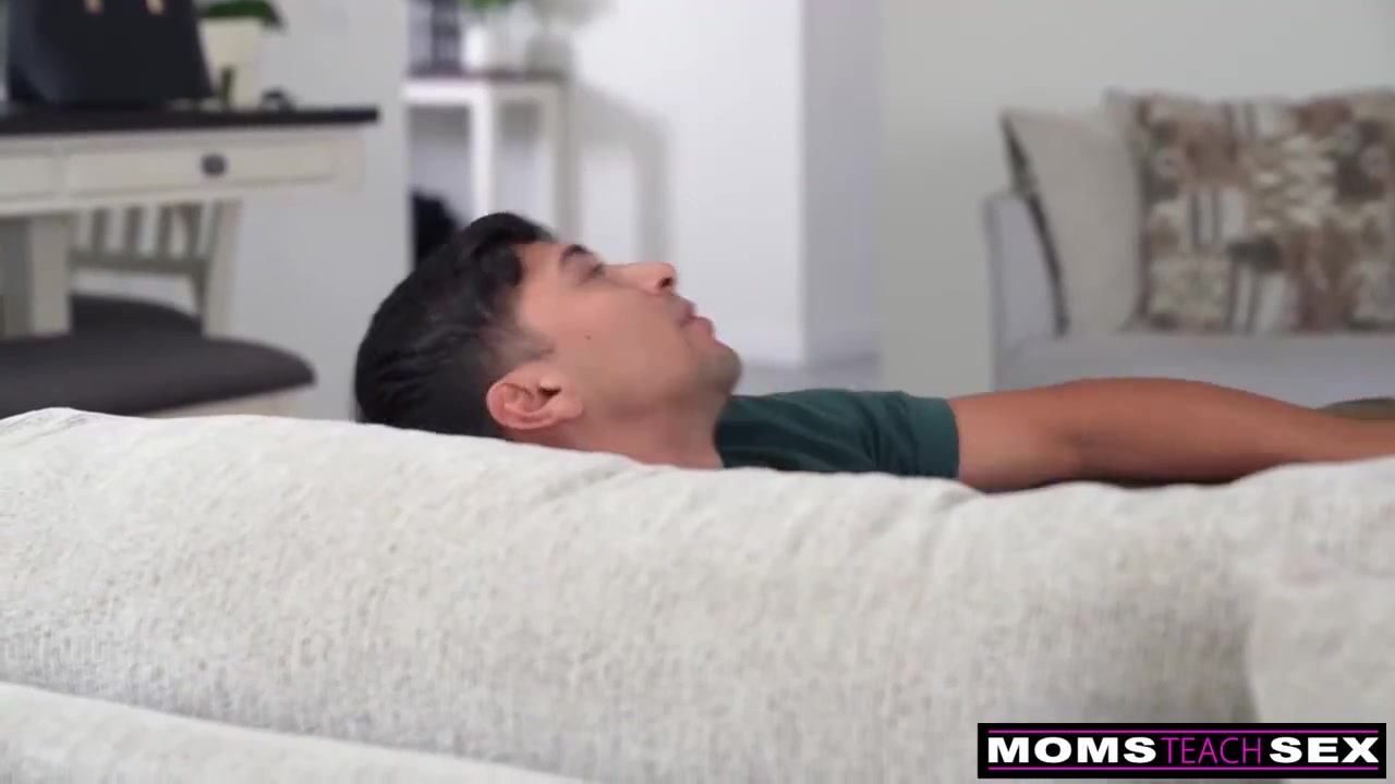 Harmonious And Max Fillss Hot Stepmom