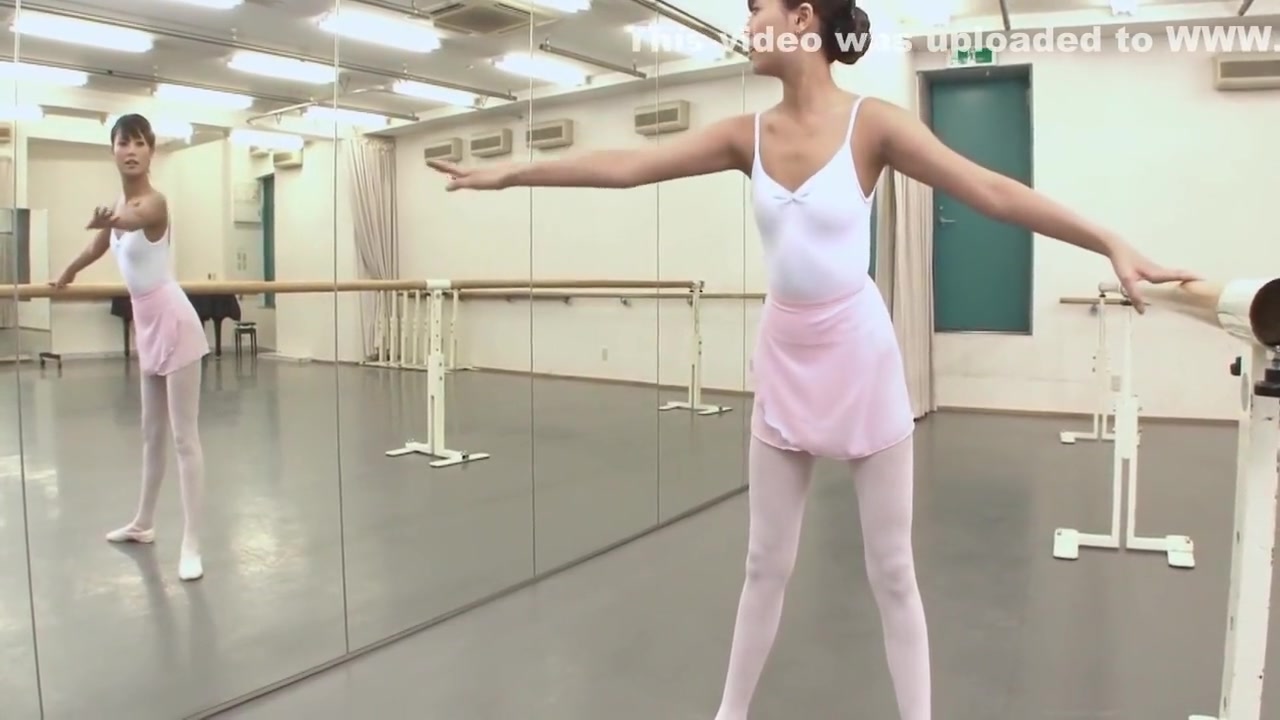 Julia Reaves - Flexible Ballet Dancer Takes Care Of Three Hot Rods At The Same Time 79 Min