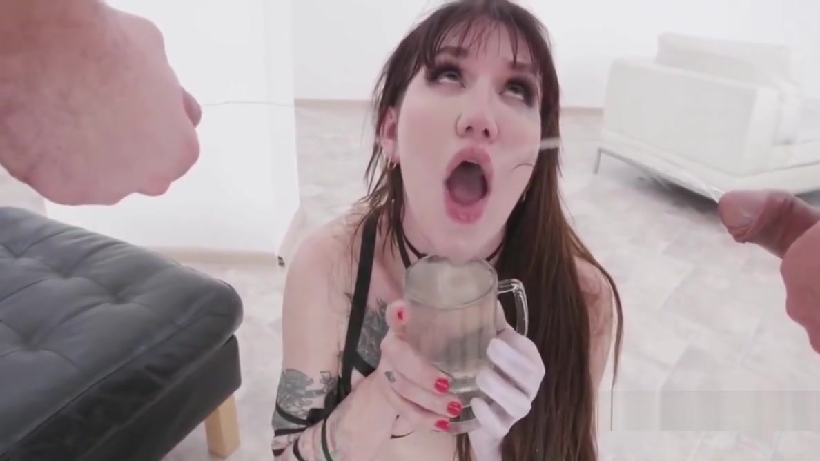 lena kelly trans in piss !!!