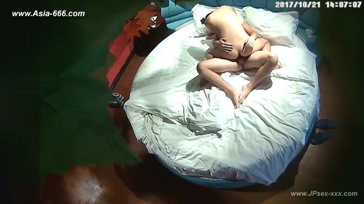 Hackers use the camera to remote monitoring of a lover's home ***