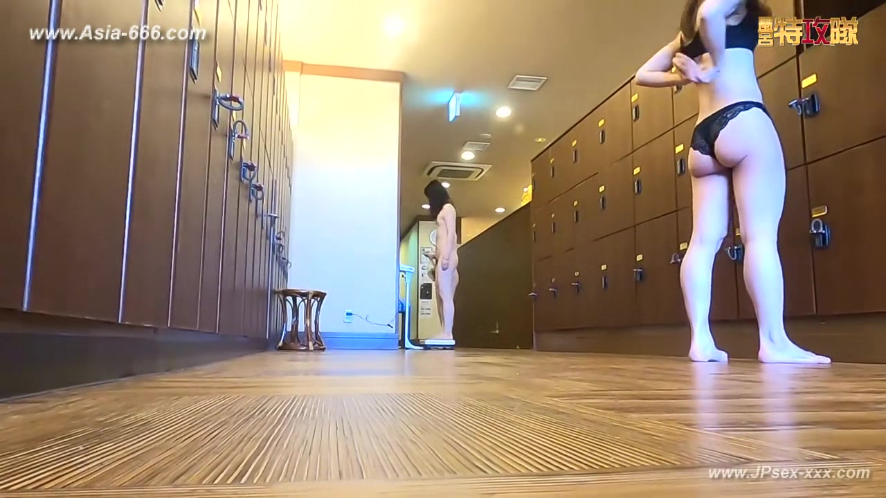 japanese public bathroom changeroom.72