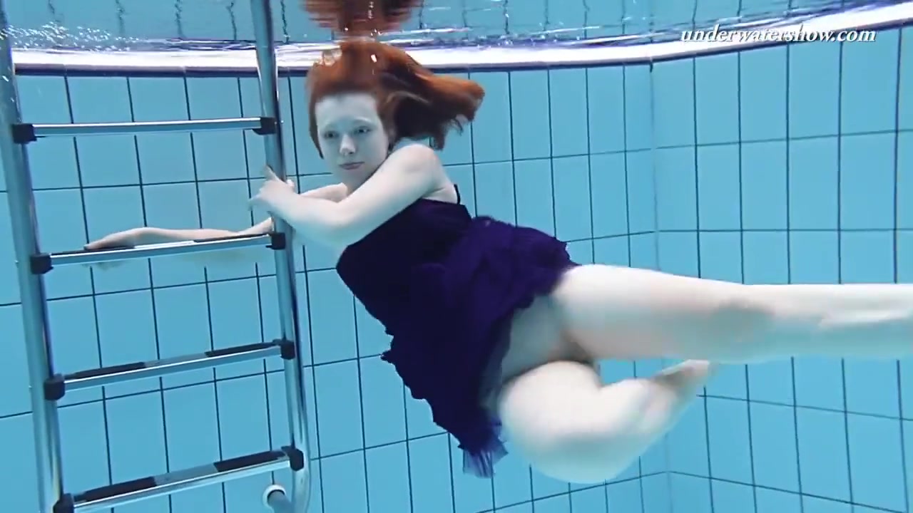 Juicy Pussy Lenka Swimming