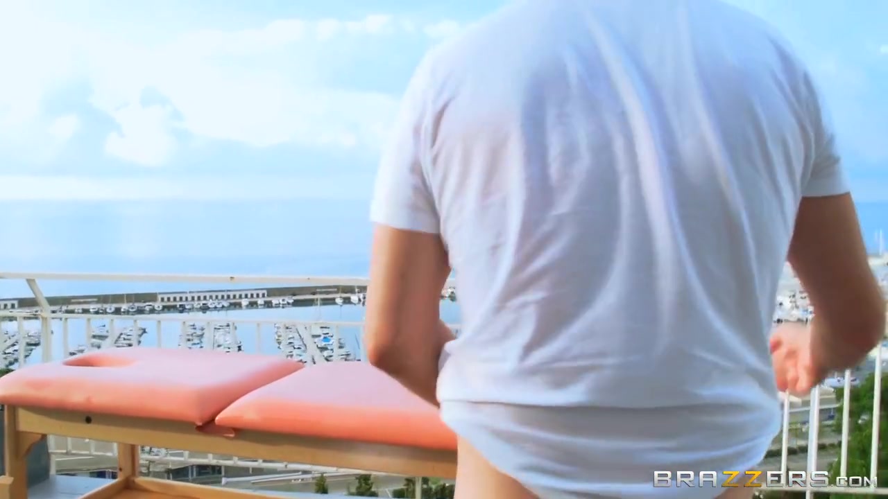 Receives An Erotic Outdoor Massage With Erica Fontes