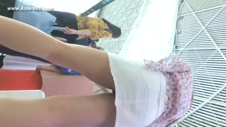 peeping chinese amateur upskirt.31