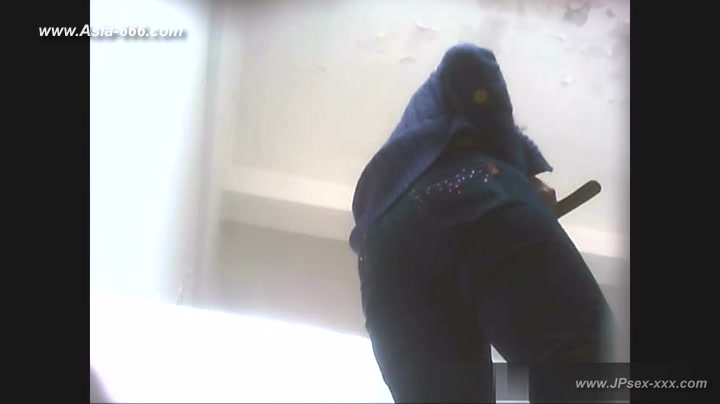 chinese girls go to toilet.57