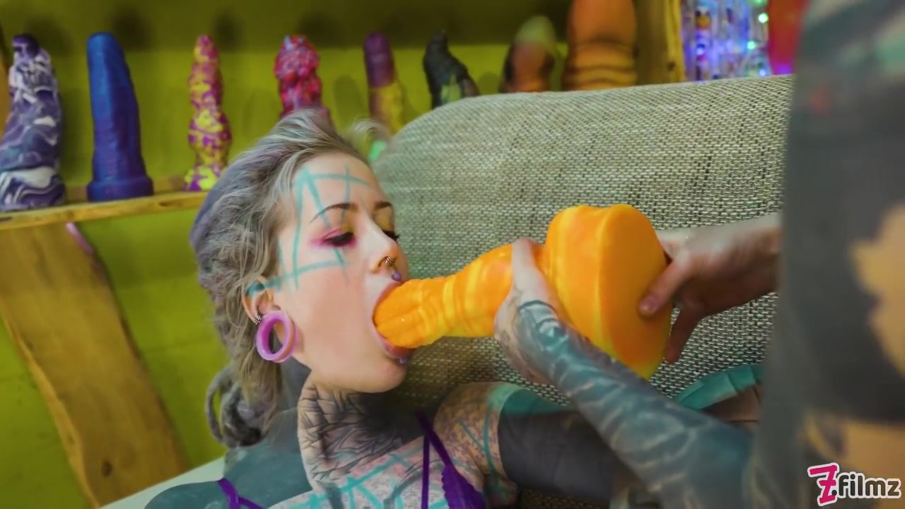 Boyfriends Secret Affair Fucking His Girlfriends Tattooed Friend