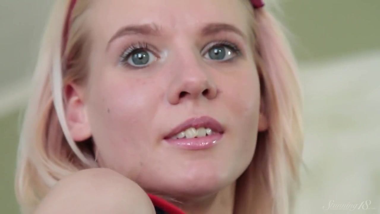 Teddy Bear - Young Lover Mery Does Sexy Strip Tease In Her Comfy Bed!