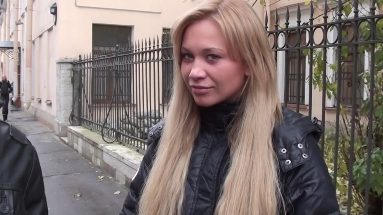 Outdoor blowjob from a pick up blondie