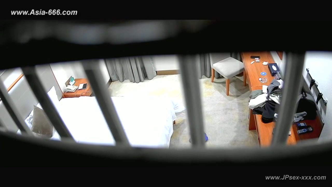 Hackers use the camera to remote monitoring of a lover's home life.593