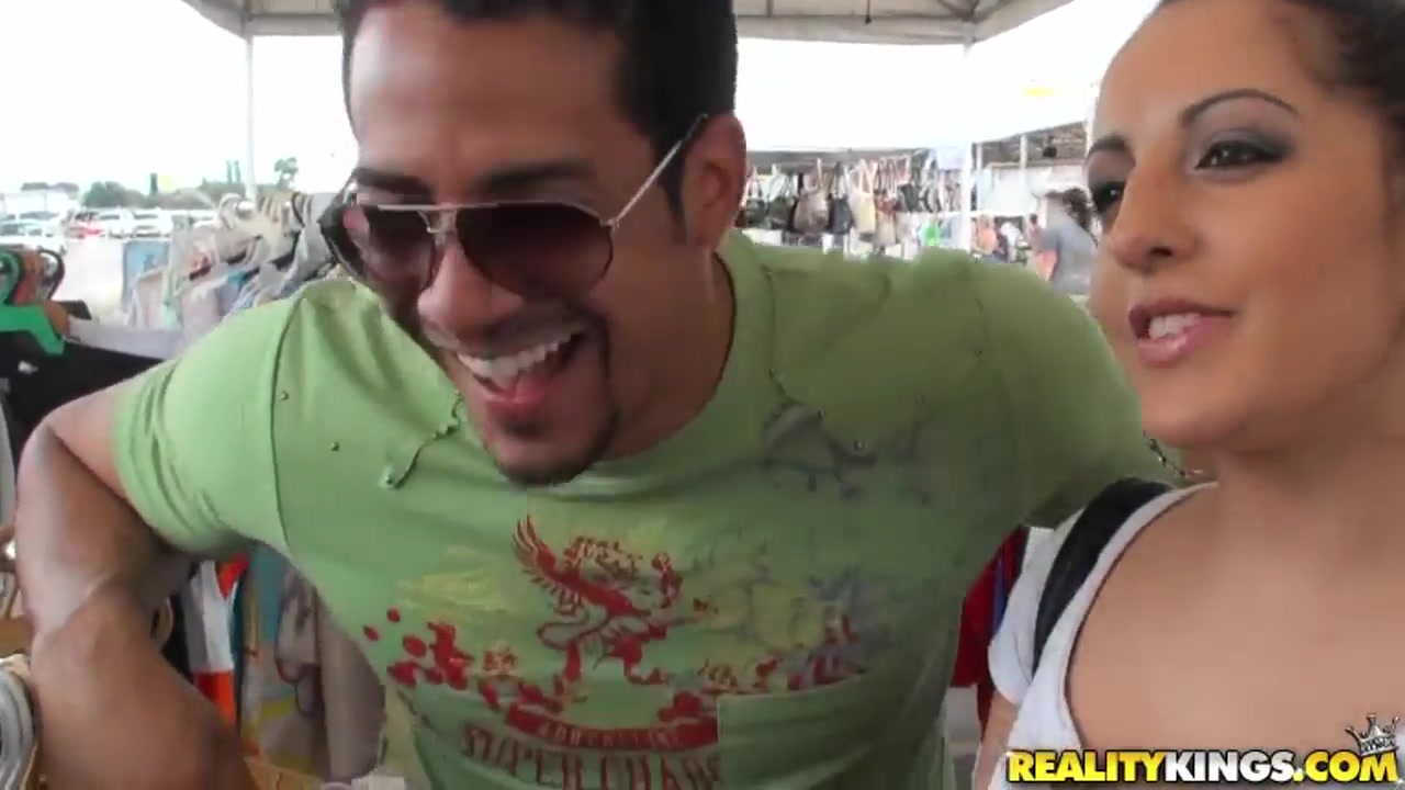 A stud takes his fine Latina lady shopping