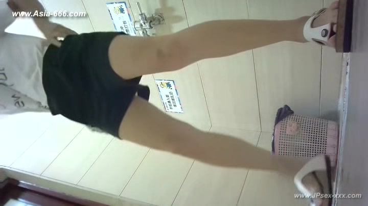 chinese girls go to toilet.108