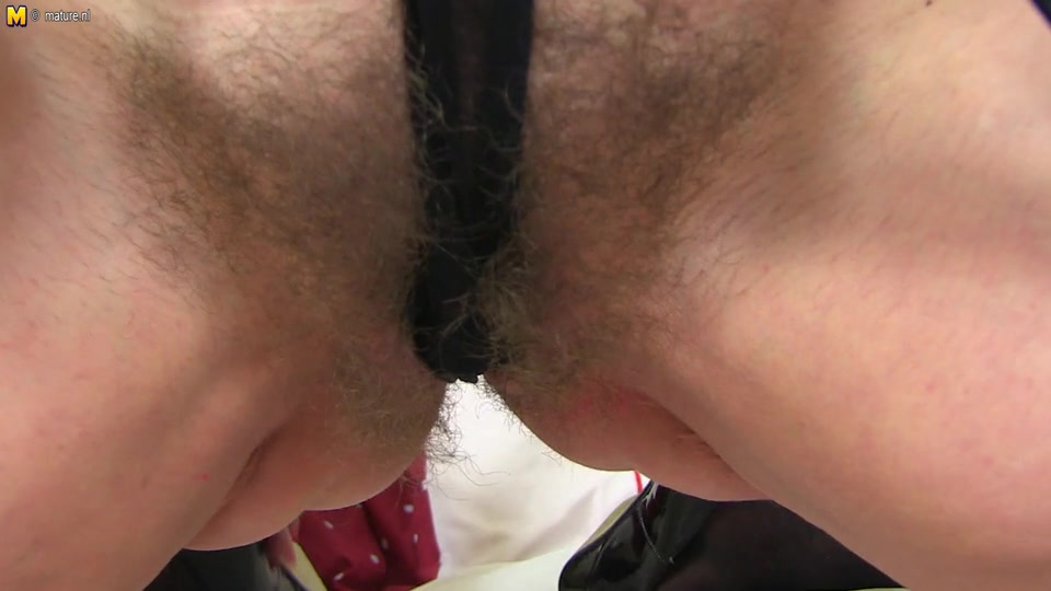 British Hairy Housewife Janey Playing With Herself - MatureNL