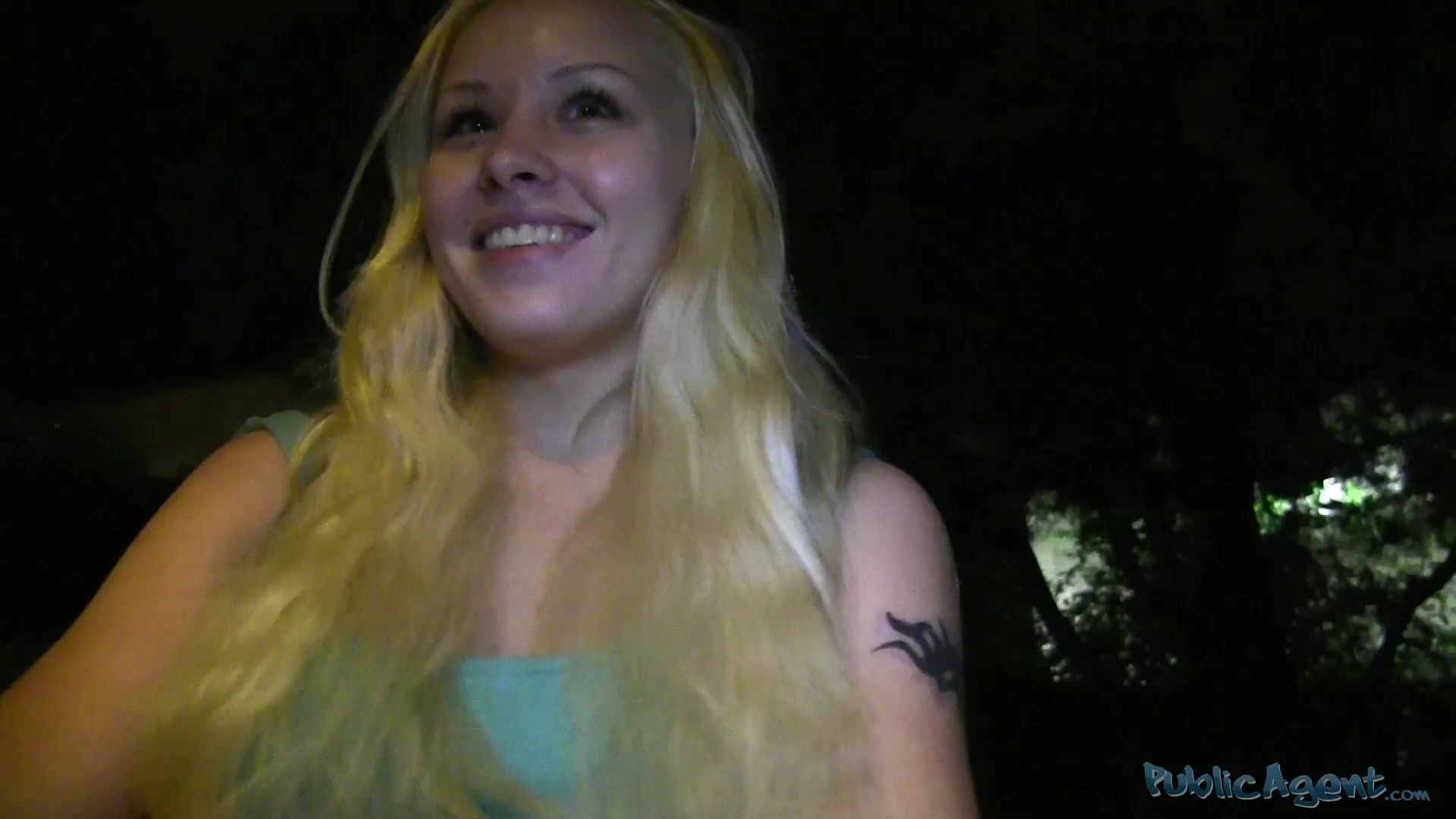 PublicAgent Clip. Lola