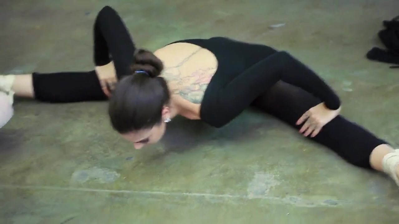 Ballet girls use their new training partner by Femdom Austria