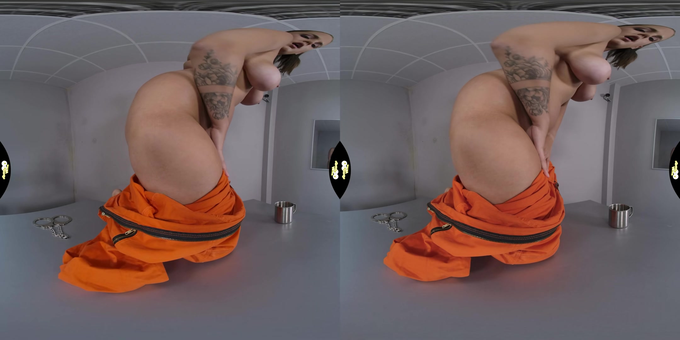 Solo In Prison - SqueezeVR