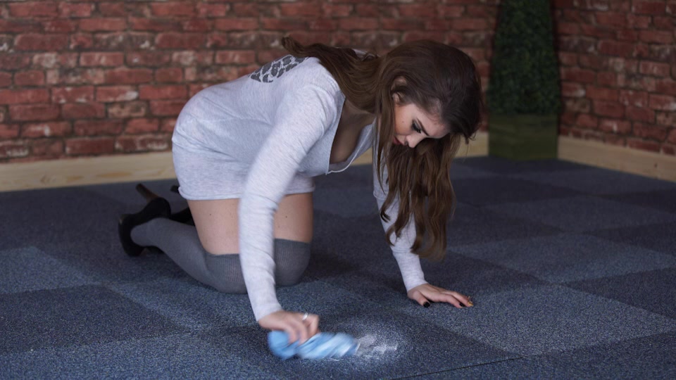 Katie Louise in Cum On Please Help - DownblouseJerk