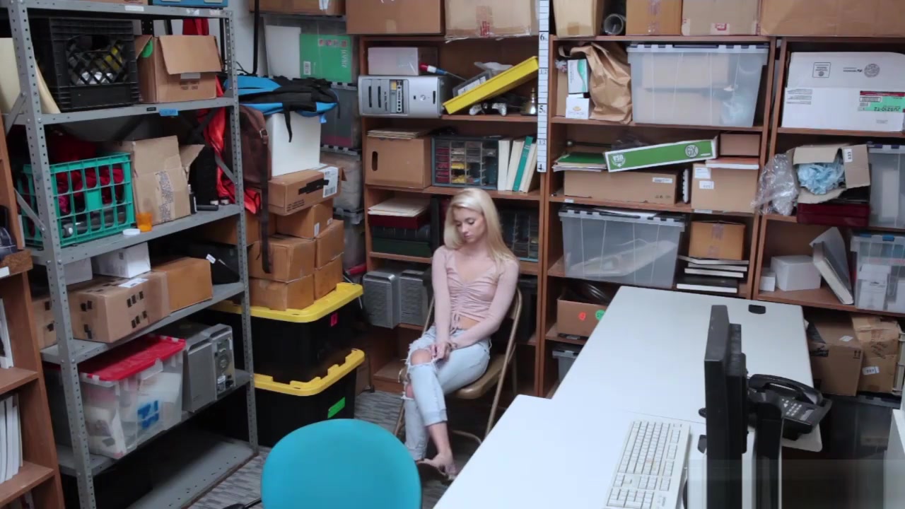 Shoplyfter gave the LP Officers huge cock a blowjob