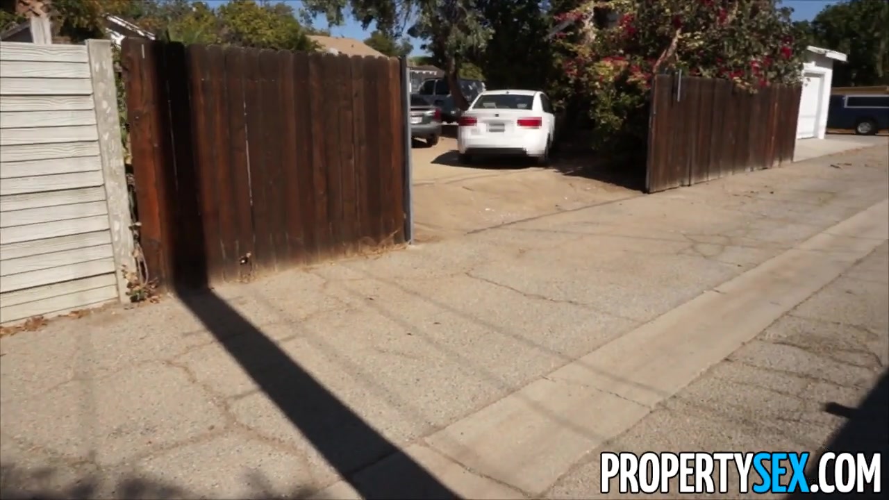 PropertySex Real Estate Agent Desperate to Sell House Fucks on Camera