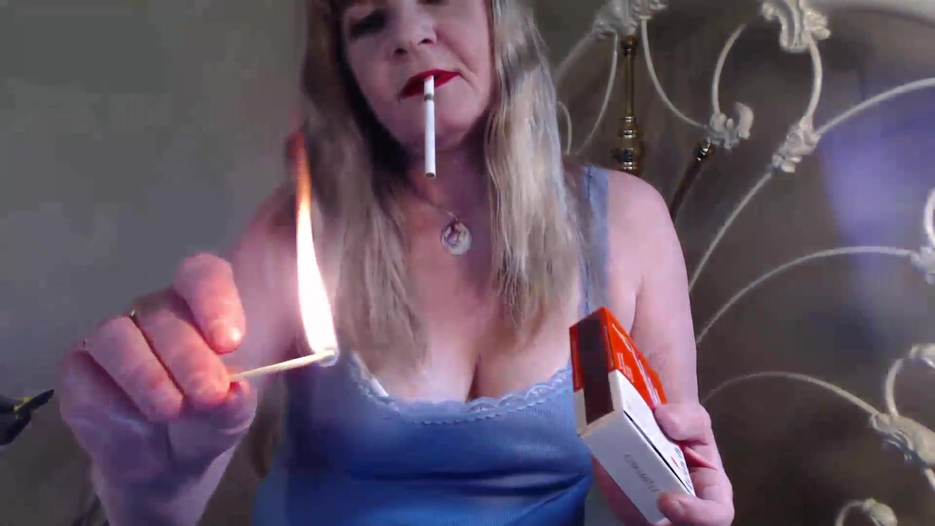Red Lips Smoking Fetish - TacAmateurs