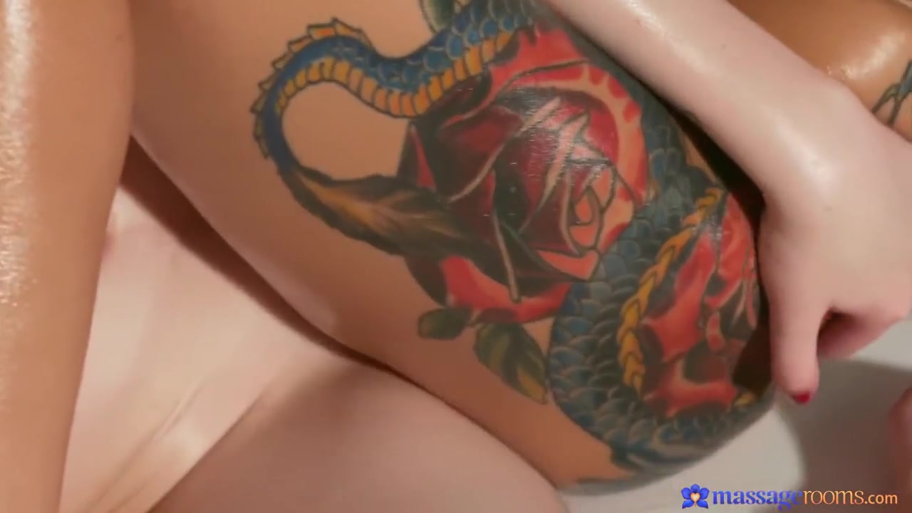 Darkhaired Babe Fucks Tight Snatch L