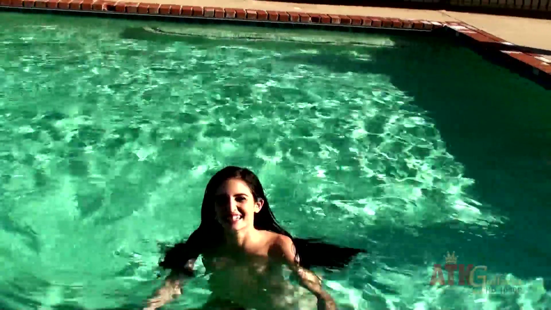Beauty babe enjoys on swimming pool