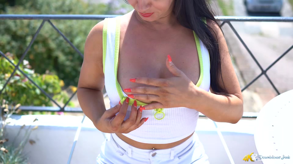 Quick Sunbathing Wank - DownblouseJerk