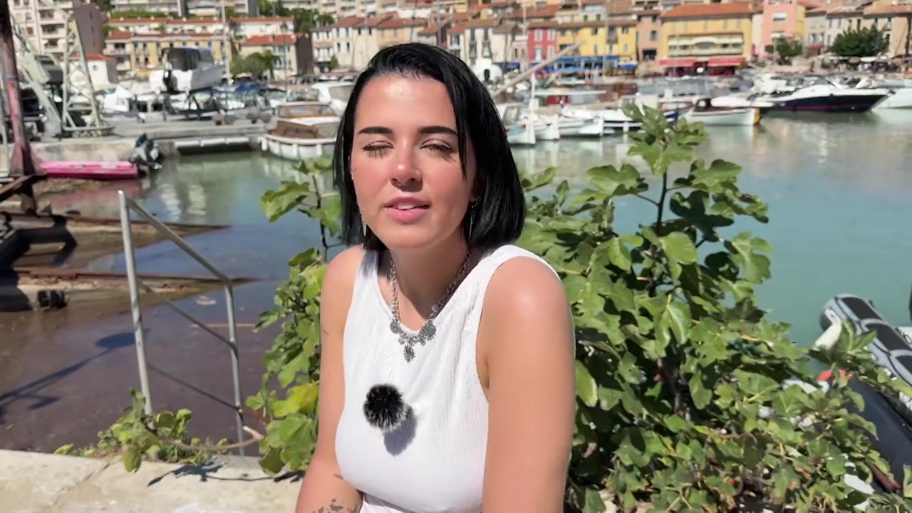 Ashley goes exploring with Marie... - Jacquie et Michel TV