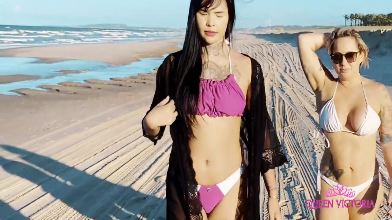 Eu E A Cassi Pegamos O Boy Safado Na Praia E Levamos Ele Para Quarto E Chupamos Muito Aquele Pau Gostoso. 6 Min