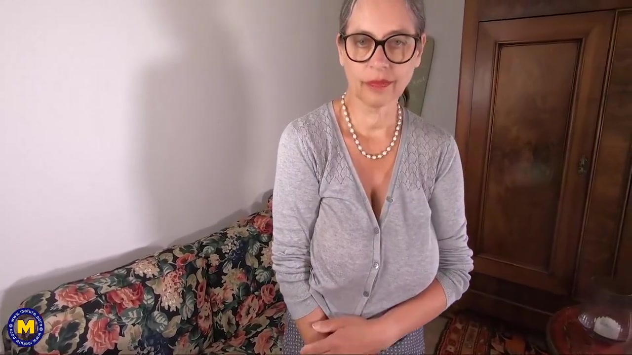 Real Sexy Mature Step mother With Big Natural Tits And Hairy Wet