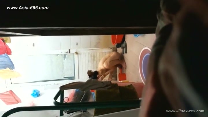 peeping chinese girls bathing.16