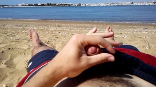Solo male cumming on the beach