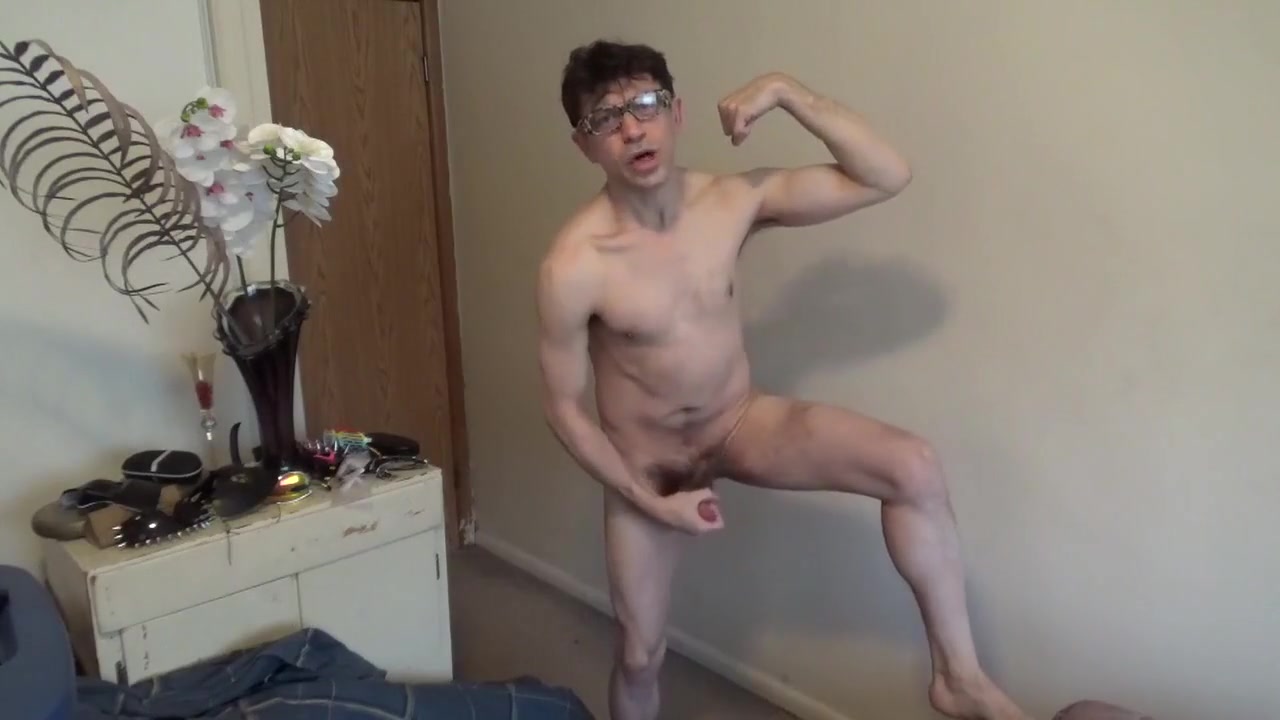 Maolo Amazes The Crowd With His Huge Dick!