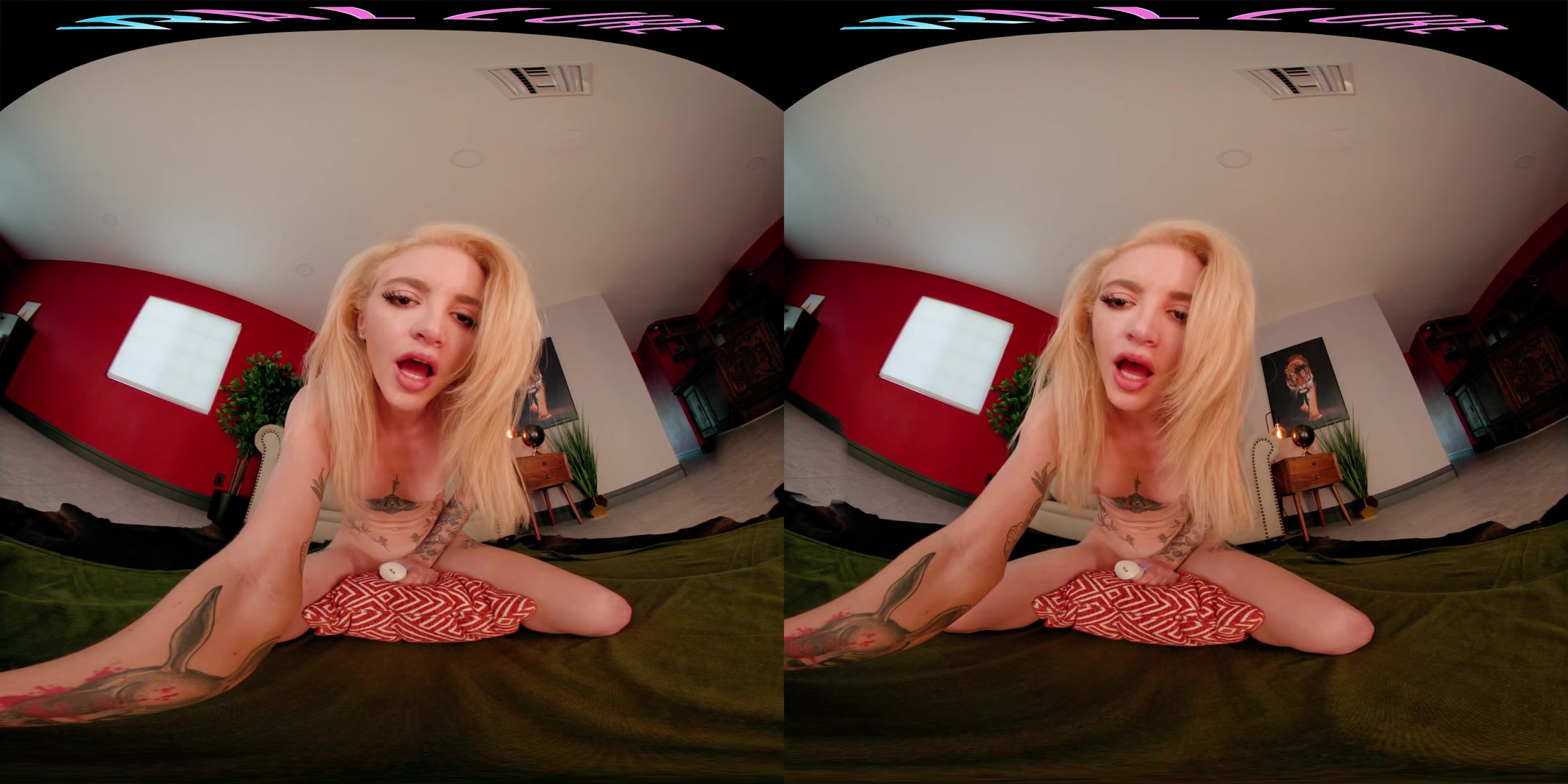 Skinny tattooed blonde gets off with her toys in VR