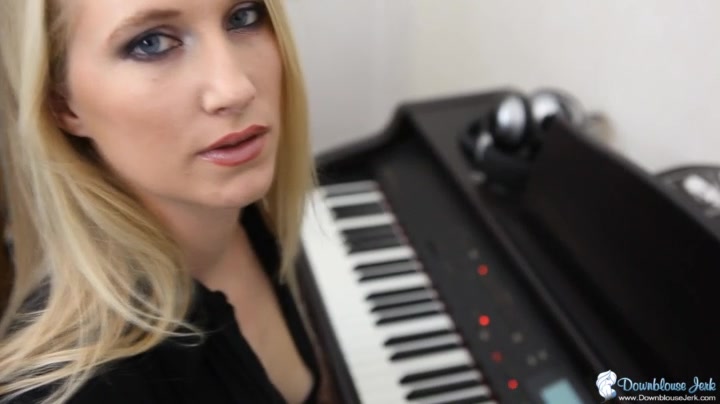 Toni Lou in Musical Tease - DownblouseJerk