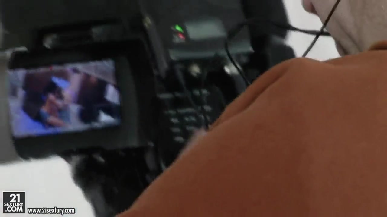 Cipriana and Sophie get recorded in lesbian action