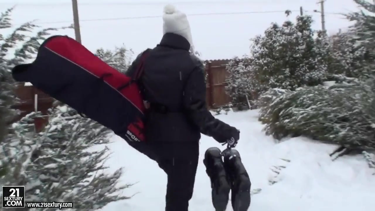 Babe Kathia Nobili gets filmed on snow