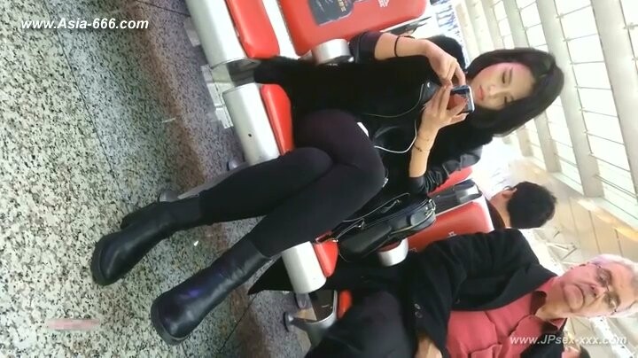 chinese girls go to toilet.145