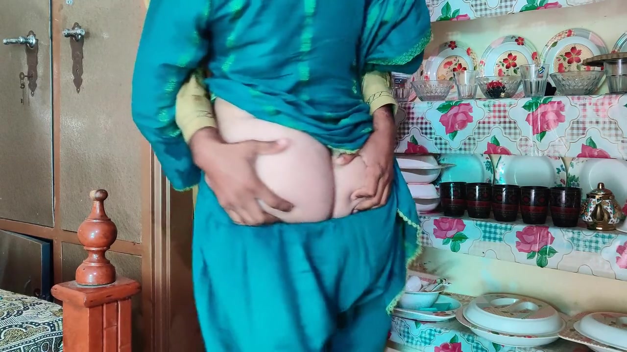Fun With Friends Chubby White Skin Wife At Home