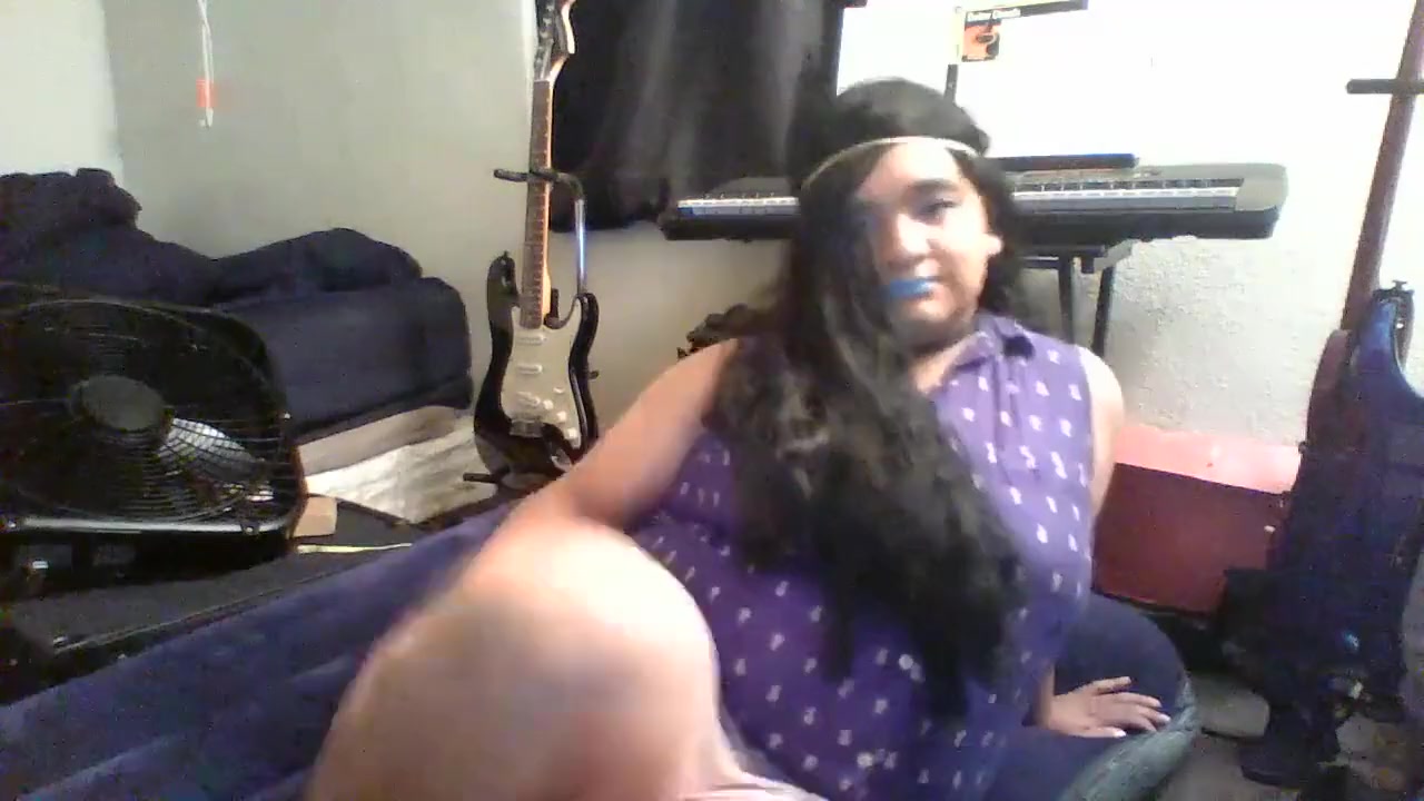 Amateur crossdresser tries to be sexy