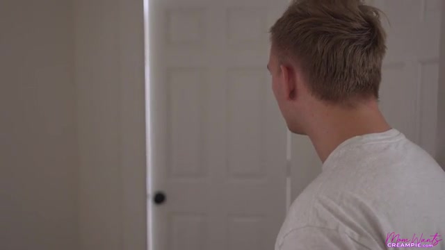 Is It A Chore Giving Stepmom A Creampie - S1:E10 - Momlover