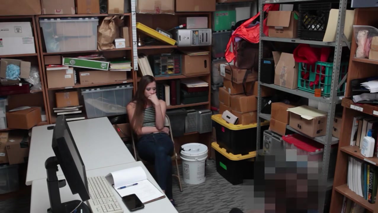 shoplyfter, case about two hot girls