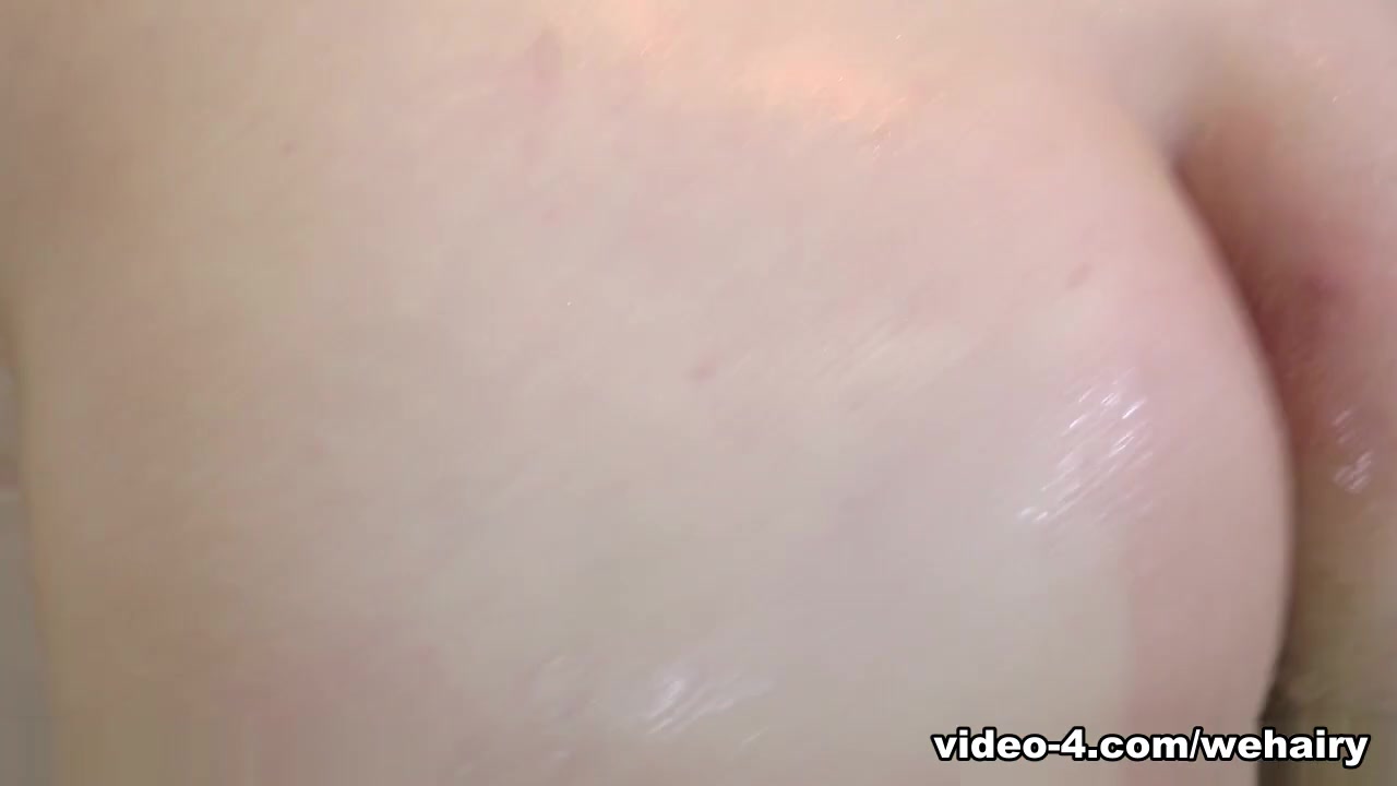 Delta Freya Takes A Sexy Bath And Masturbates