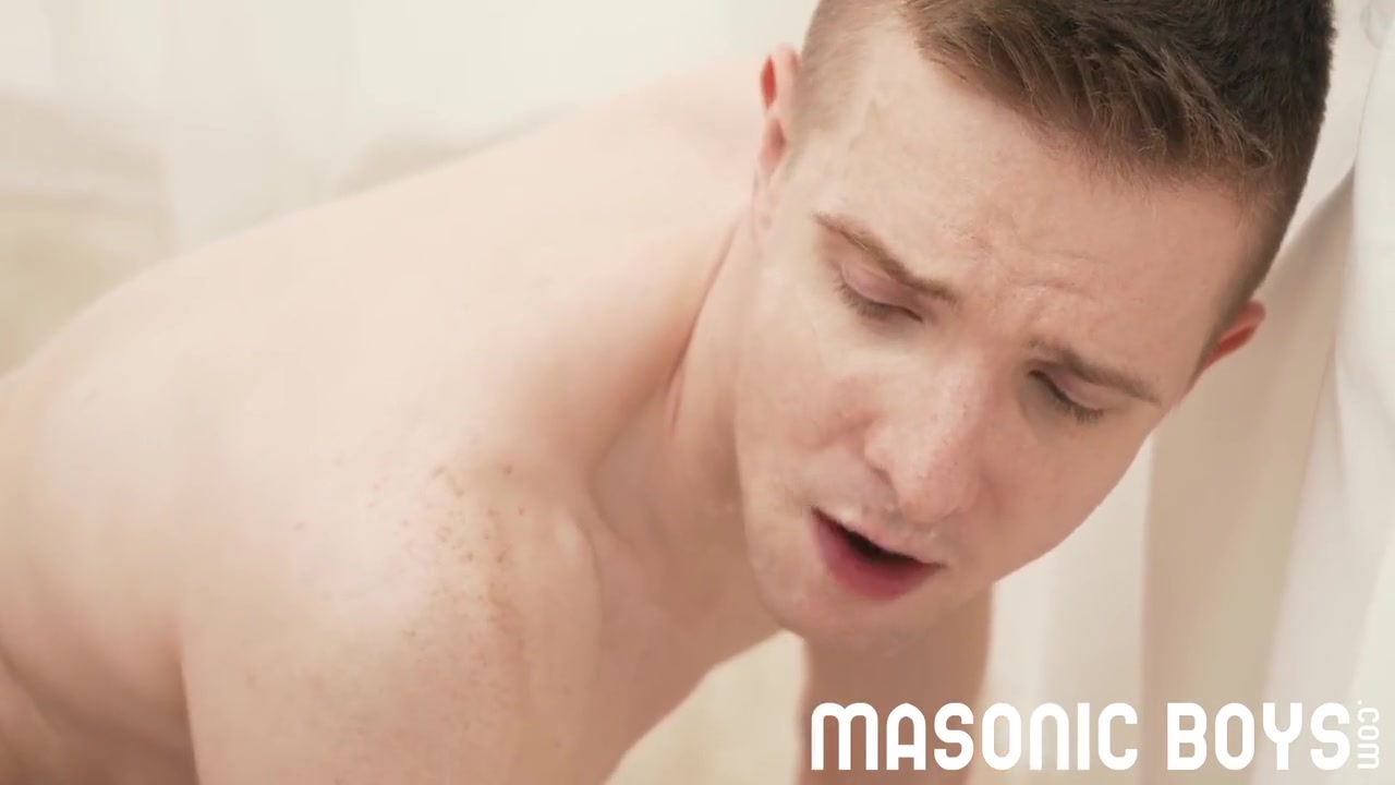 Reece Scott In Hung Dilf Barebacks Cute Cock-sucking Twink