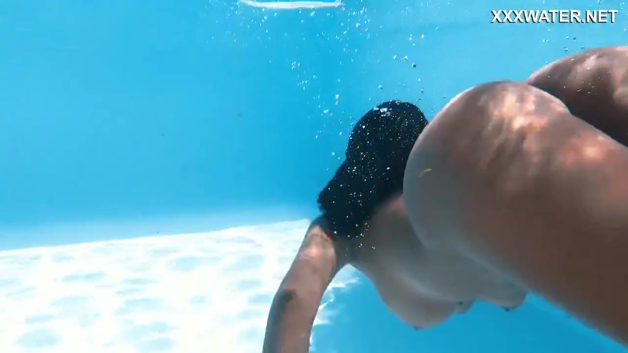 Enjoy Yorgelis Hottest Tits And Ass Underwater