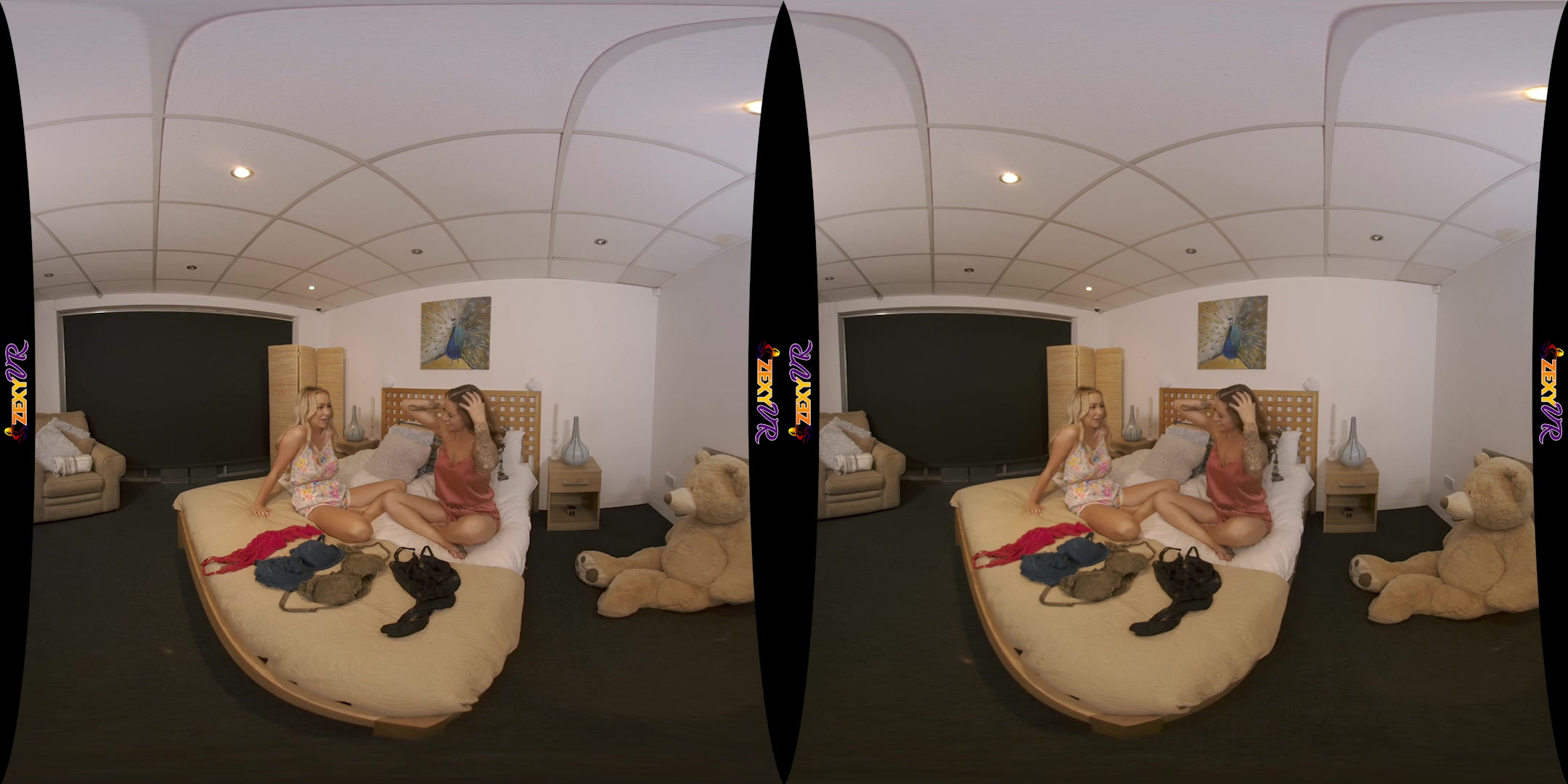 Pillow Fight featuring Bethany Morgan, Miah S - ZexyVR