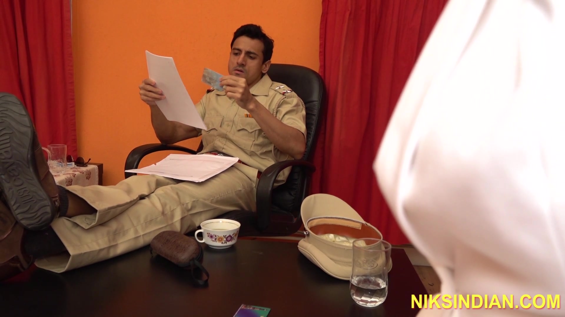 Slutty Reporter Visits Police Station To Pay Traffic Challan - Sex Movies Featuring Niks Indian